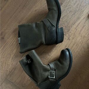 FRYE AND CO. Gray Heeled Boots